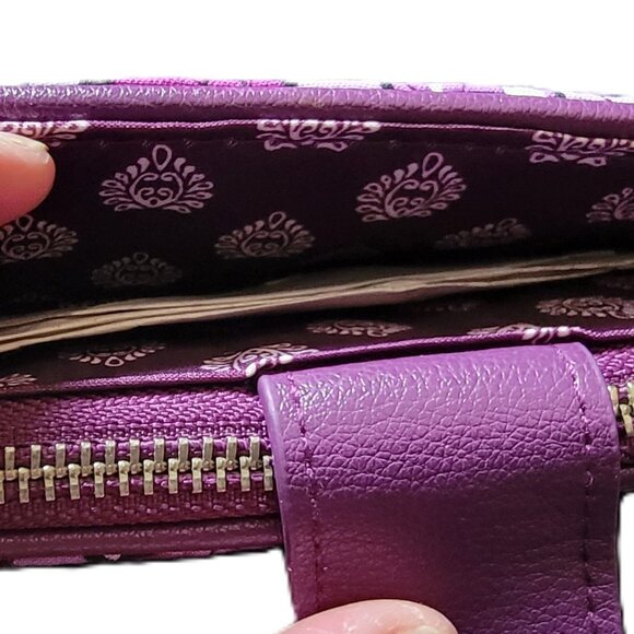 NWT Vera Bradley iconic RFID Front Zip Wristlet Wallet Lilac Paisley - Picture 2 of 4